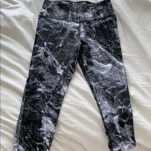 Nike crop leggings in marble pattern